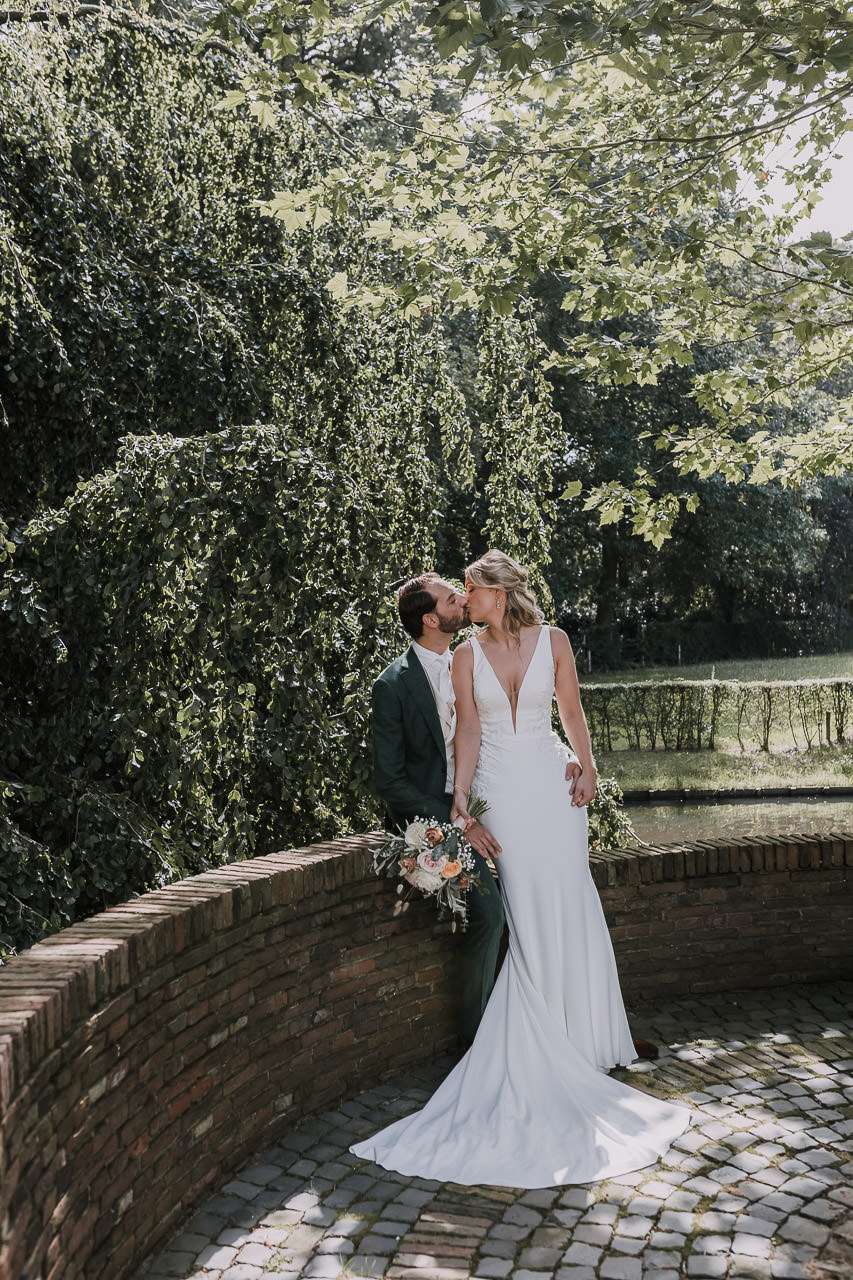 Bruidspaar tijdens hun bruiloft bij Landgoed Salentein