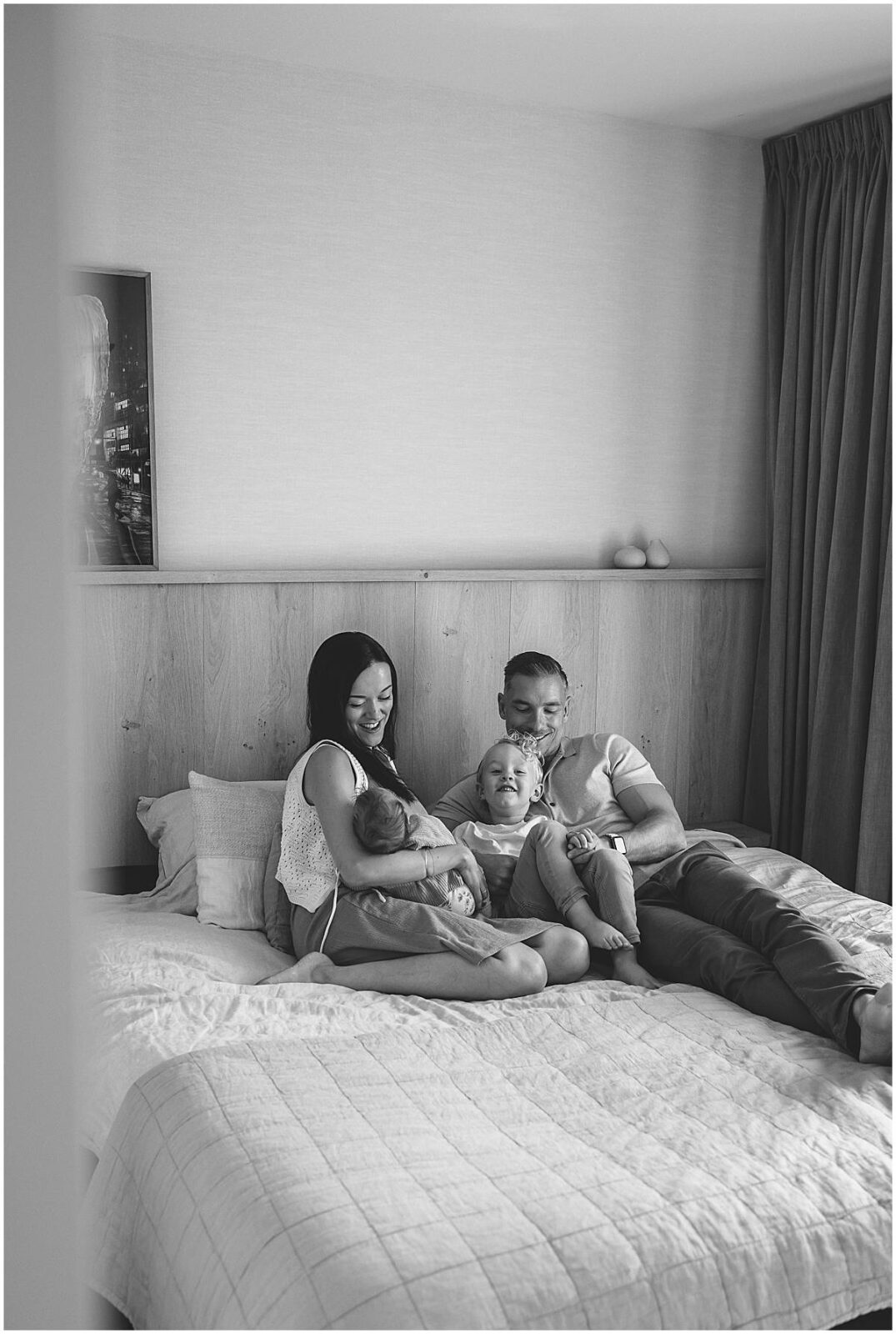 Ongedwongen newborn fotoshoot thuis in Amersfoort met het hele gezin