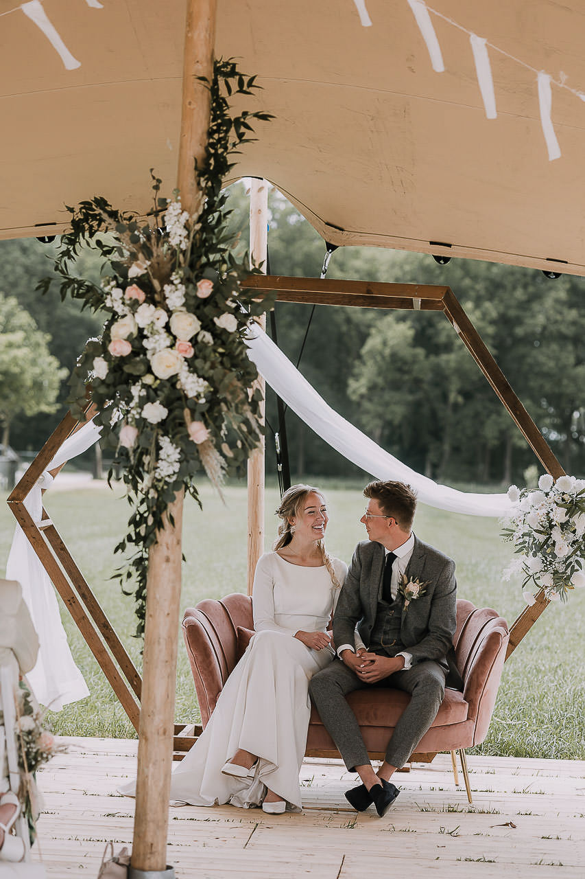 Trouwfotograaf Bunschoten-Spakenburg fotografeert ongedwongen bruiloft